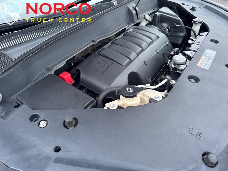Used 2015 GMC Acadia SLE FWD image 23