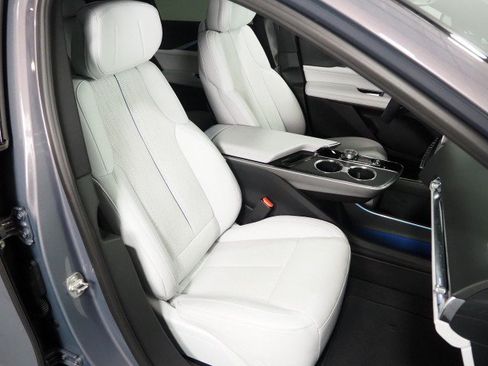 Used 2024 Cadillac Lyriq AWD Luxury image 2