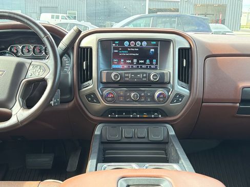 Used 2018 Chevrolet Silverado 1500 High Country AWD/4WD image 15