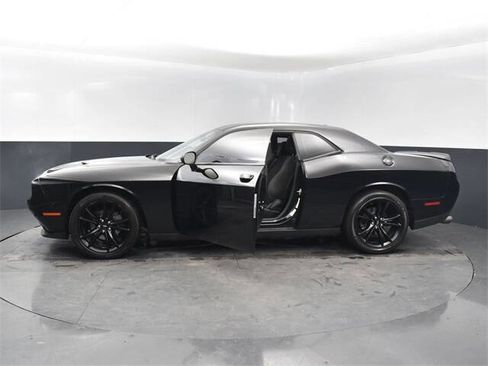 Used 2017 Dodge Challenger SXT w/ Blacktop Package image 28