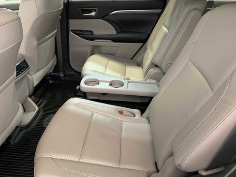 Used 2018 Toyota Highlander Limited image 5
