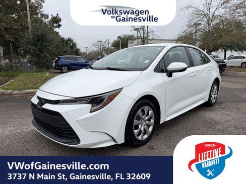 Used 2024 Toyota Corolla LE image 3