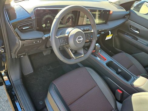 Used 2025 Nissan Kicks SR FWD image 10