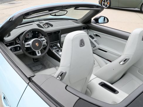 Used 2015 Porsche 911 Turbo image 55