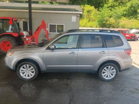 Used 2011 Subaru Forester 2.5X Premium w/ All-Weather Pkg AWD/4WD image 3