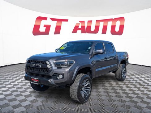 Used 2017 Toyota Tacoma SR5 w/ SR5 Appearance Package (SM) RWD image 2