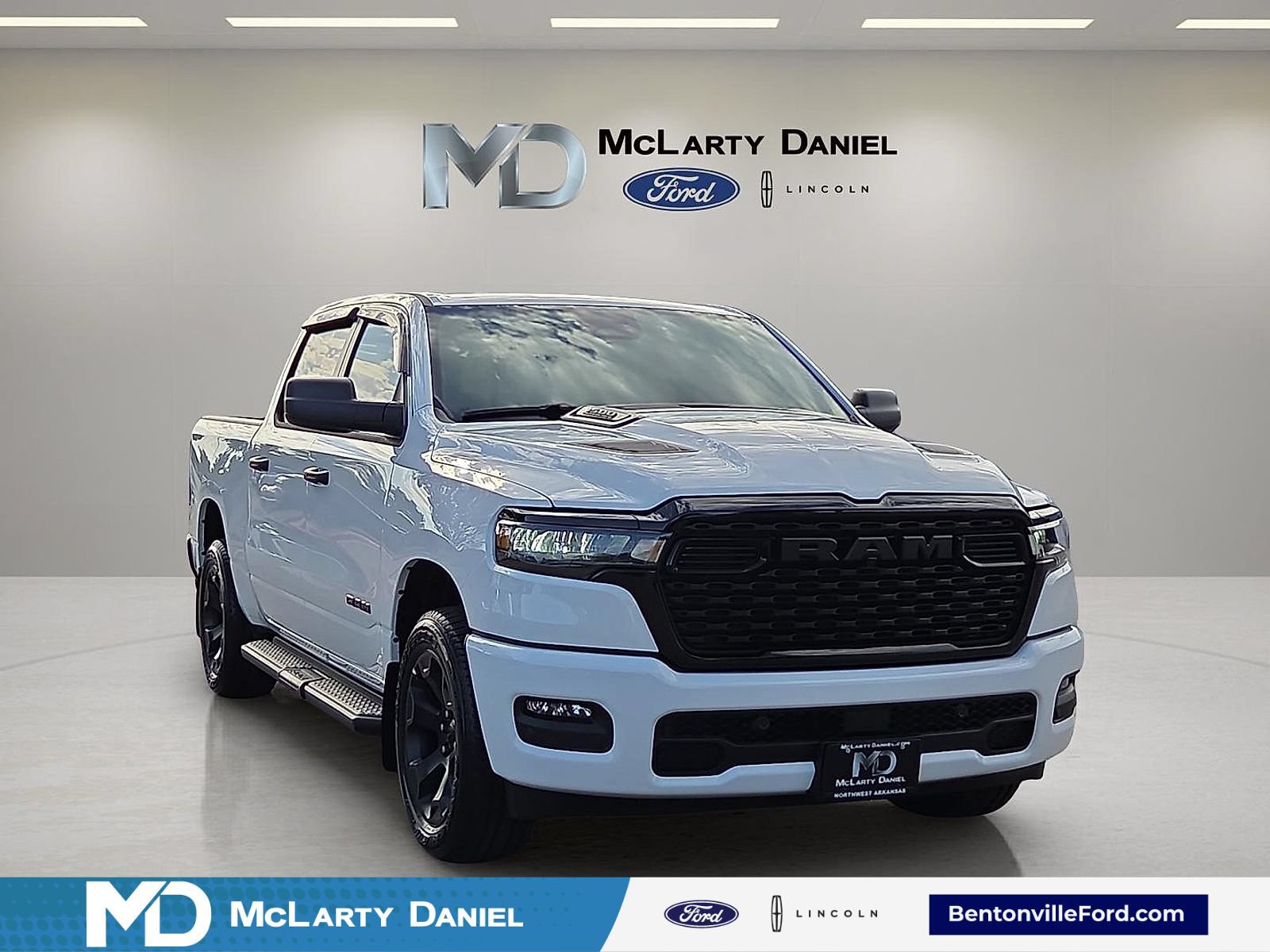 Used 2026 RAM 1500 Express AWD/4WD image 1