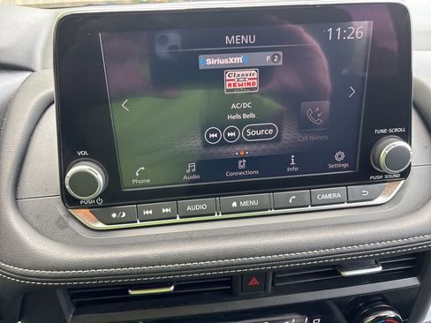 Used 2025 Nissan Rogue SV FWD image 17