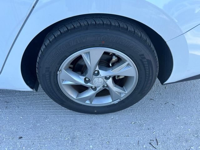 Used 2021 Hyundai Elantra SE FWD image 19