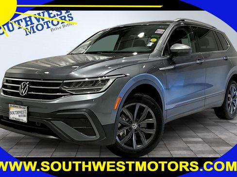 Used 2023 Volkswagen Tiguan SE image 1