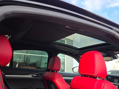 Used 2023 Alfa Romeo Stelvio Veloce image 10