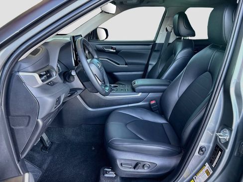 Certified 2026 Toyota Highlander XLE AWD/4WD image 19