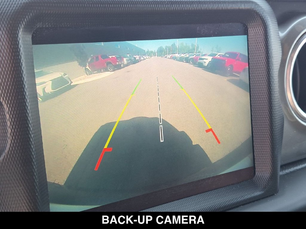 Used 2018 Jeep Wrangler Unlimited Sahara AWD/4WD image 5