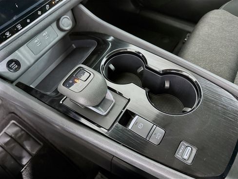 Used 2024 Nissan Rogue SV image 24