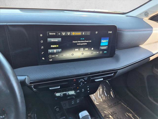 Certified 2025 Nissan Kicks SR FWD image 19