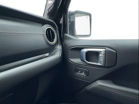 Used 2023 Jeep Wrangler Unlimited Sahara AWD/4WD image 44