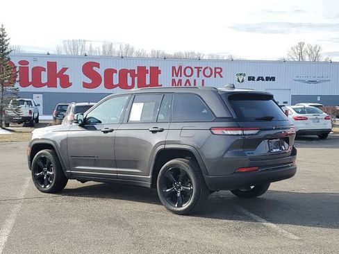 Used 2023 Jeep Grand Cherokee Altitude image 6
