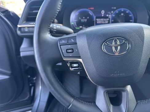 Certified 2023 Toyota Crown AWD/4WD image 10