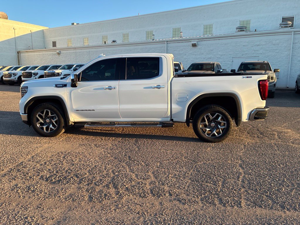 Used 2023 GMC Sierra 1500 SLT w/ X31 Off-Road Package AWD/4WD image 8