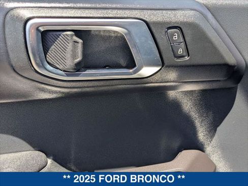 Certified 2025 Ford Bronco Outer Banks AWD/4WD image 11