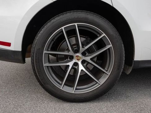 Used 2023 Porsche Macan image 10