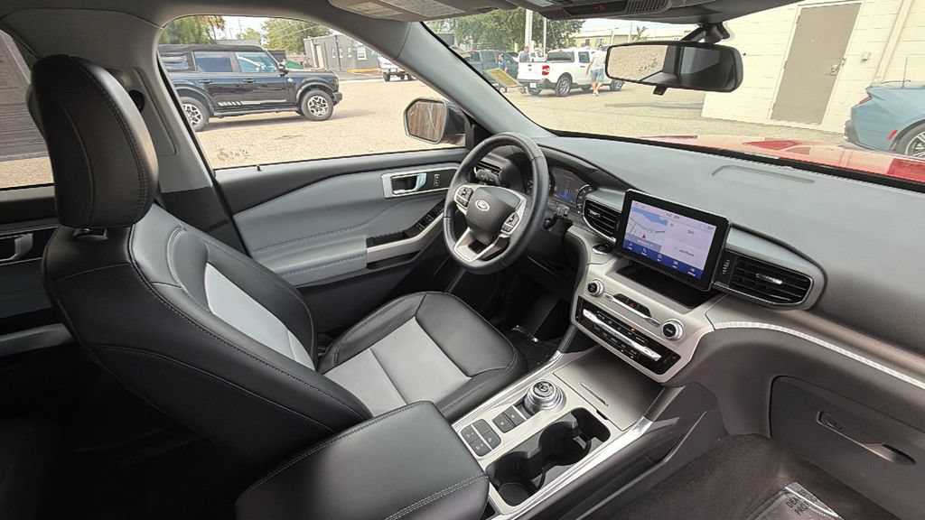 Certified 2022 Ford Explorer XLT w/ Equipment Group 202A RWD image 29