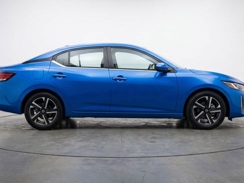 Used 2025 Nissan Sentra SV FWD image 11