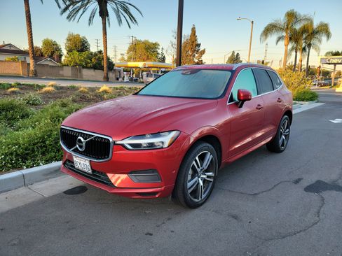 Used 2018 Volvo XC60 T6 Momentum w/ Convenience Package image 1