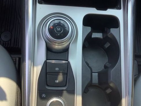 Used 2021 Ford Explorer XLT w/ Equipment Group 202A AWD/4WD image 31