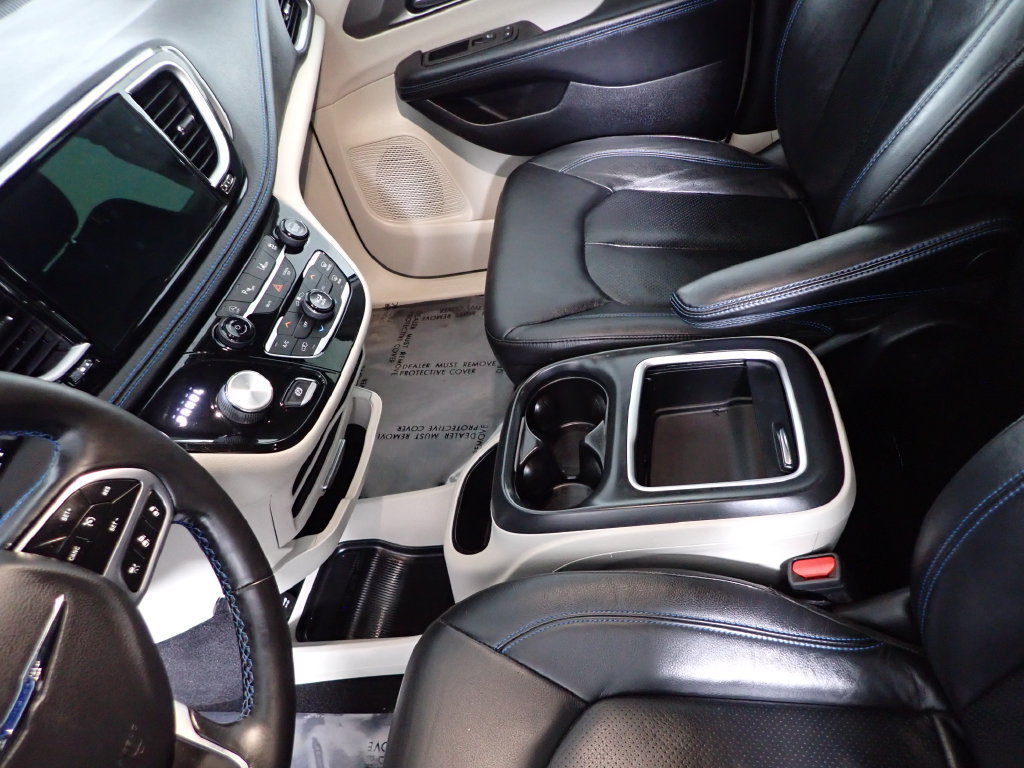 Used 2021 Chrysler Pacifica Touring-L FWD image 28