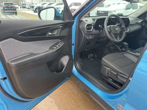 Used 2025 Chevrolet TrailBlazer LT image 9