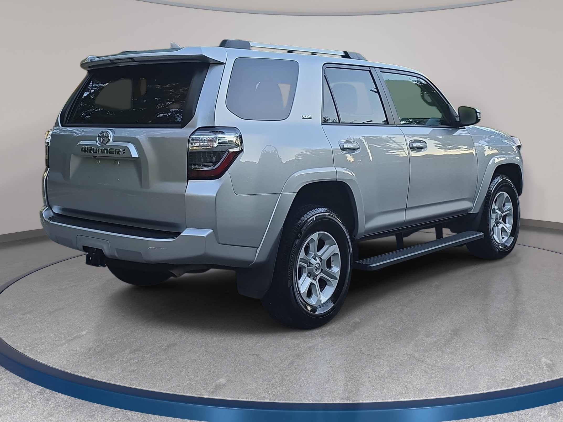Used 2021 Toyota 4Runner SR5 AWD/4WD image 5