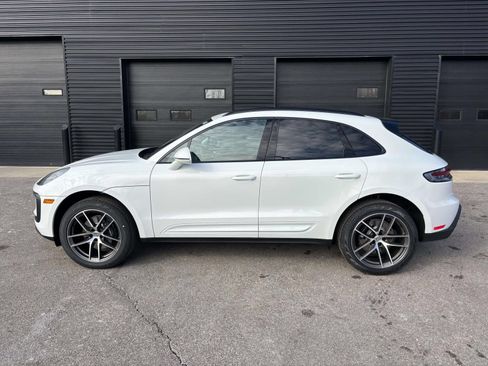 Used 2026 Porsche Macan AWD/4WD image 7