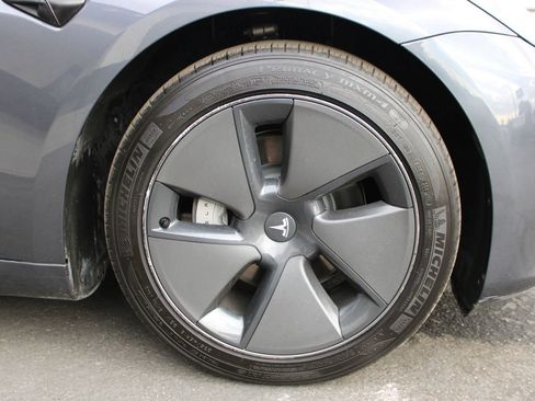 Used 2023 Tesla Model 3 Standard Range image 8