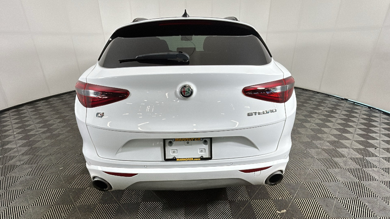Used 2020 Alfa Romeo Stelvio Ti Sport w/ Quick Order Package 22S Sport AWD/4WD image 4