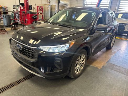 Certified 2024 Ford Escape Active w/ Cold Weather Package FWD image 2