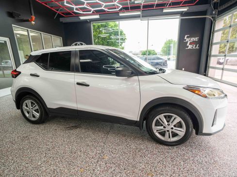 Used 2023 Nissan Kicks S FWD image 5