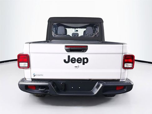 Used 2024 Jeep Gladiator Sport AWD/4WD image 6