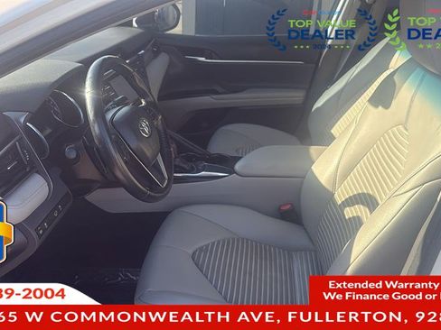 Used 2019 Toyota Camry SE w/ Convenience Package FWD image 6