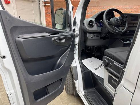 Used 2024 Mercedes-Benz Sprinter 2500 image 8