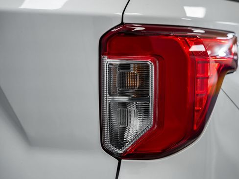 Used 2023 Ford Explorer XLT w/ Equipment Group 202A AWD/4WD image 7