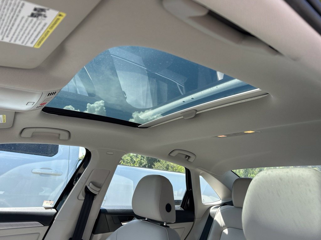 Used 2024 Volkswagen Jetta SE w/ Panoramic Sunroof Package FWD image 22
