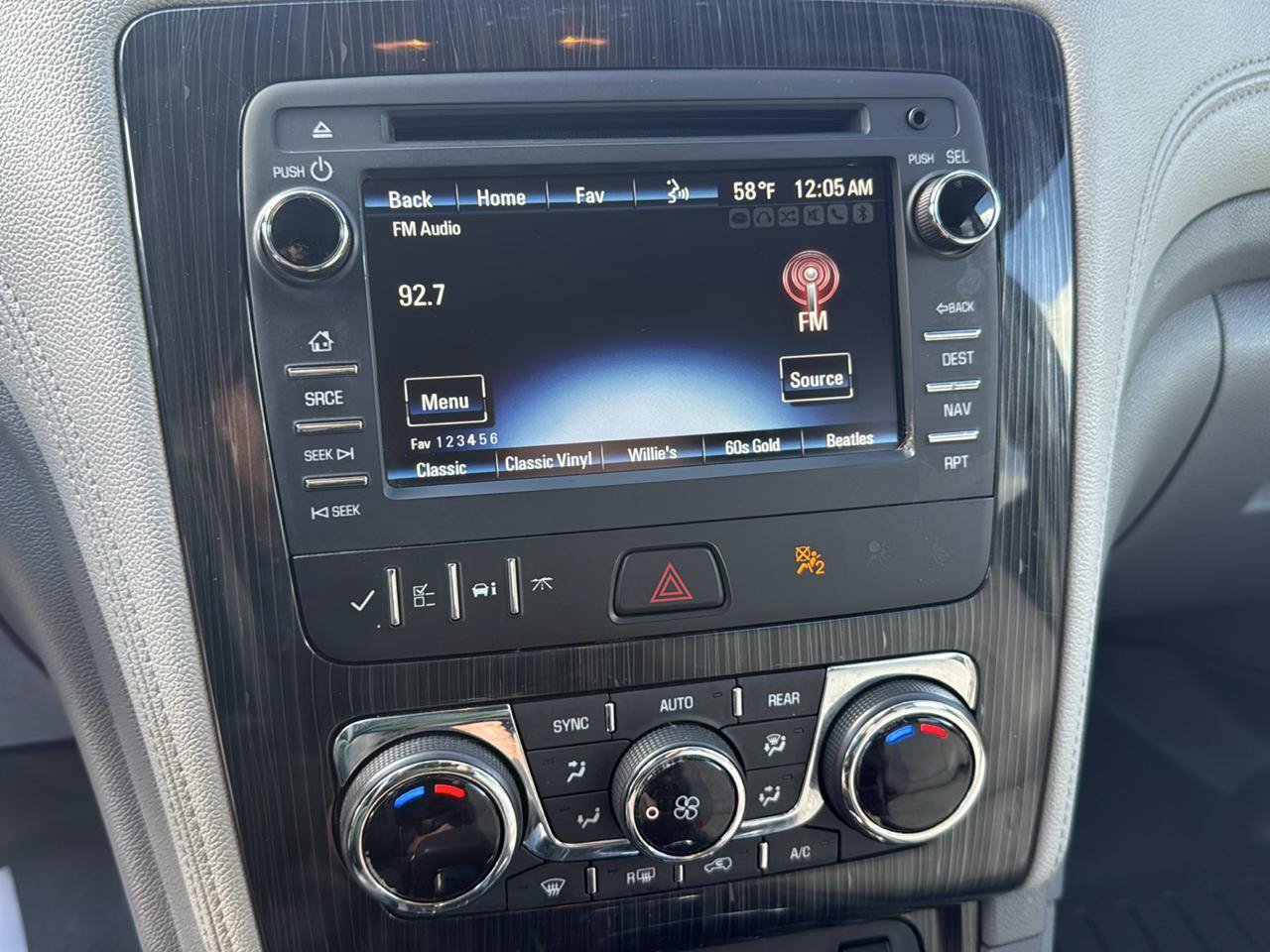 Used 2017 Chevrolet Traverse LT FWD image 20