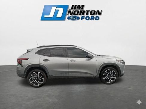 Used 2026 Chevrolet Trax RS FWD image 11