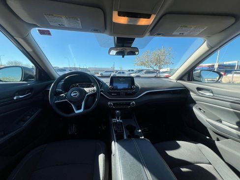 Used 2025 Nissan Altima 2.5 SV image 33