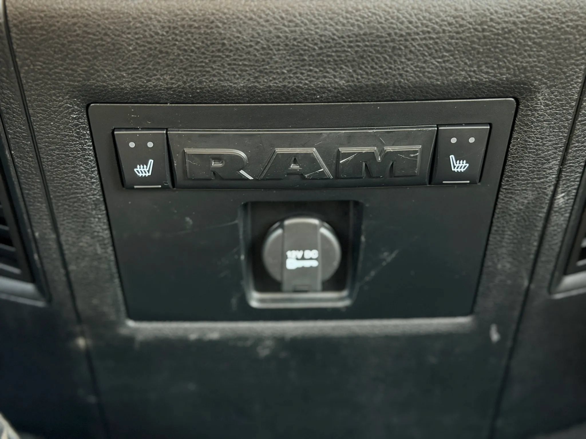 Used 2016 RAM 2500 Laramie w/ Convenience Group AWD/4WD image 17