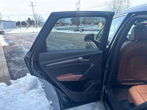 Used 2024 Audi Q5 e Premium Plus w/ Premium Plus Package image 19