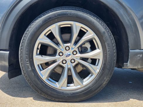 Used 2022 Ford Explorer XLT w/ Equipment Group 202A AWD/4WD image 11