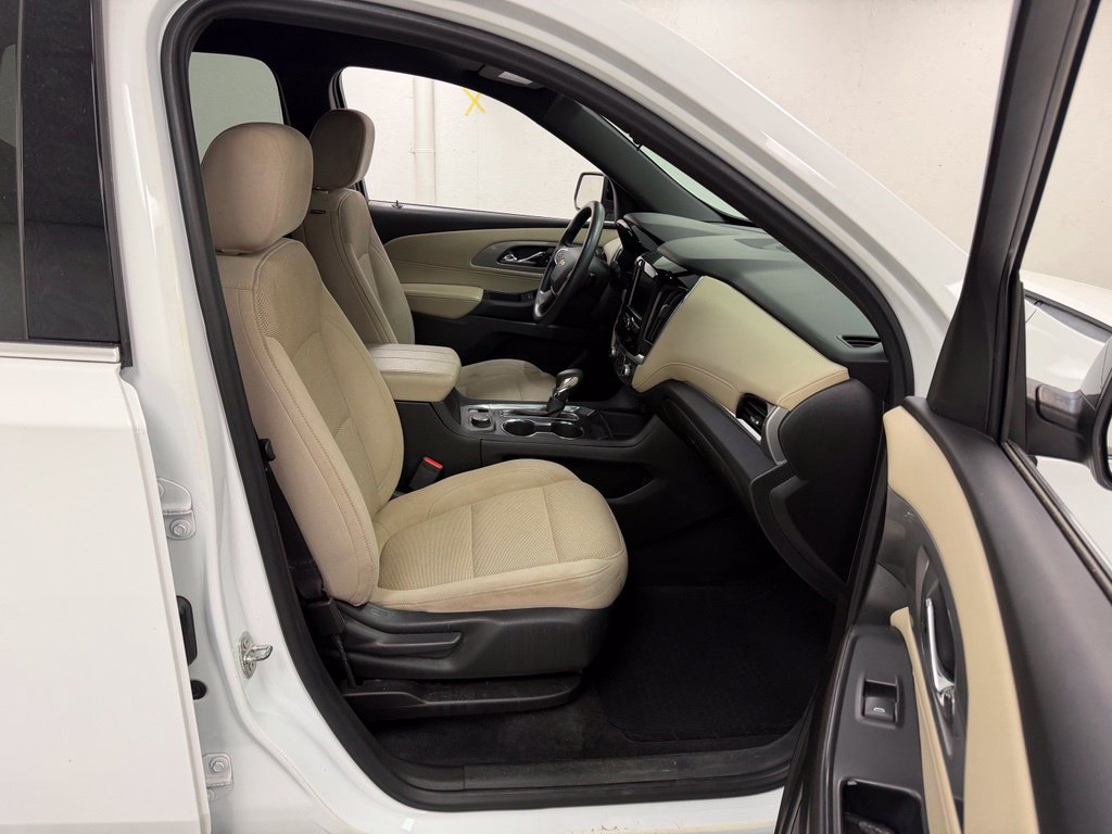 Used 2022 Chevrolet Traverse LS AWD/4WD image 11