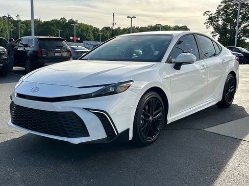 Used 2026 Toyota Camry SE FWD image 7